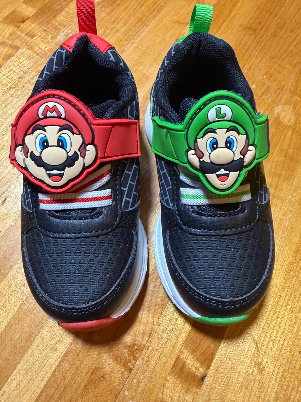 Mario & Luigi Light Up Nintendo Sneakers Shoes -Size 8 Toddler